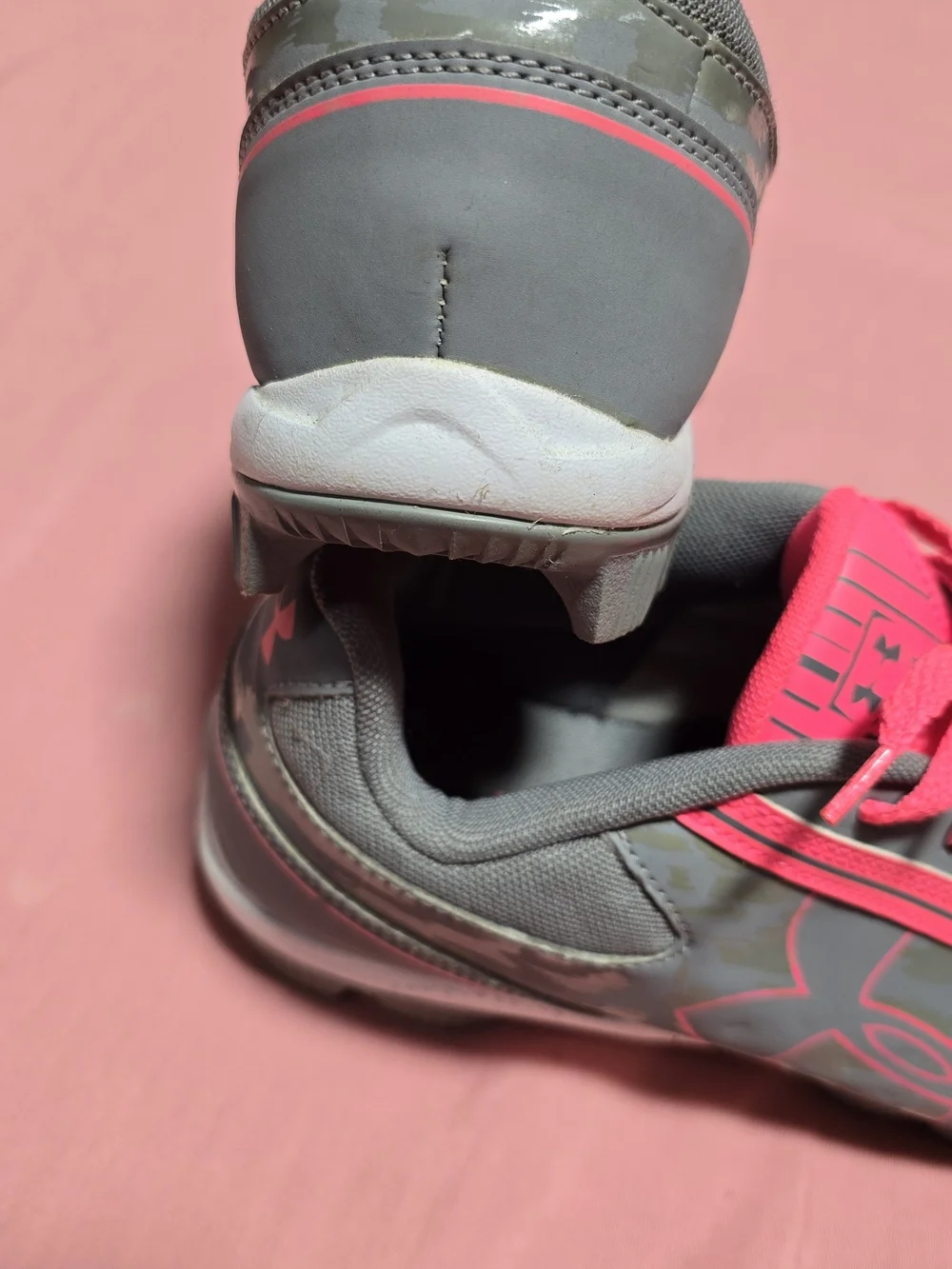 Under Armour  Teens Or Womans Athletic Softball Or Baseball Cleats